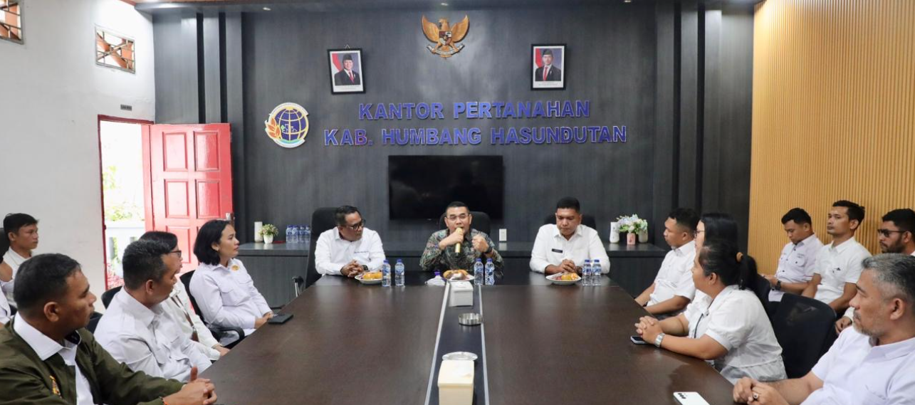 Kunjungi Kantah Kabupaten Humbang Hasundutan, Wamen Ossy Tekankan Pentingnya Akurasi Data Pertanahan