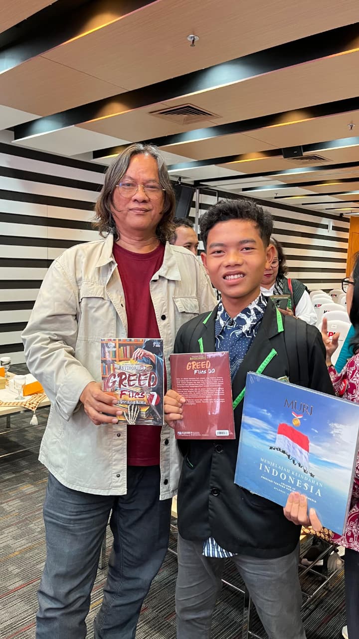 Literasi Lawan Korupsi: Siswa Batang Torehkan Prestasi di Rekor Nasional KPK RI