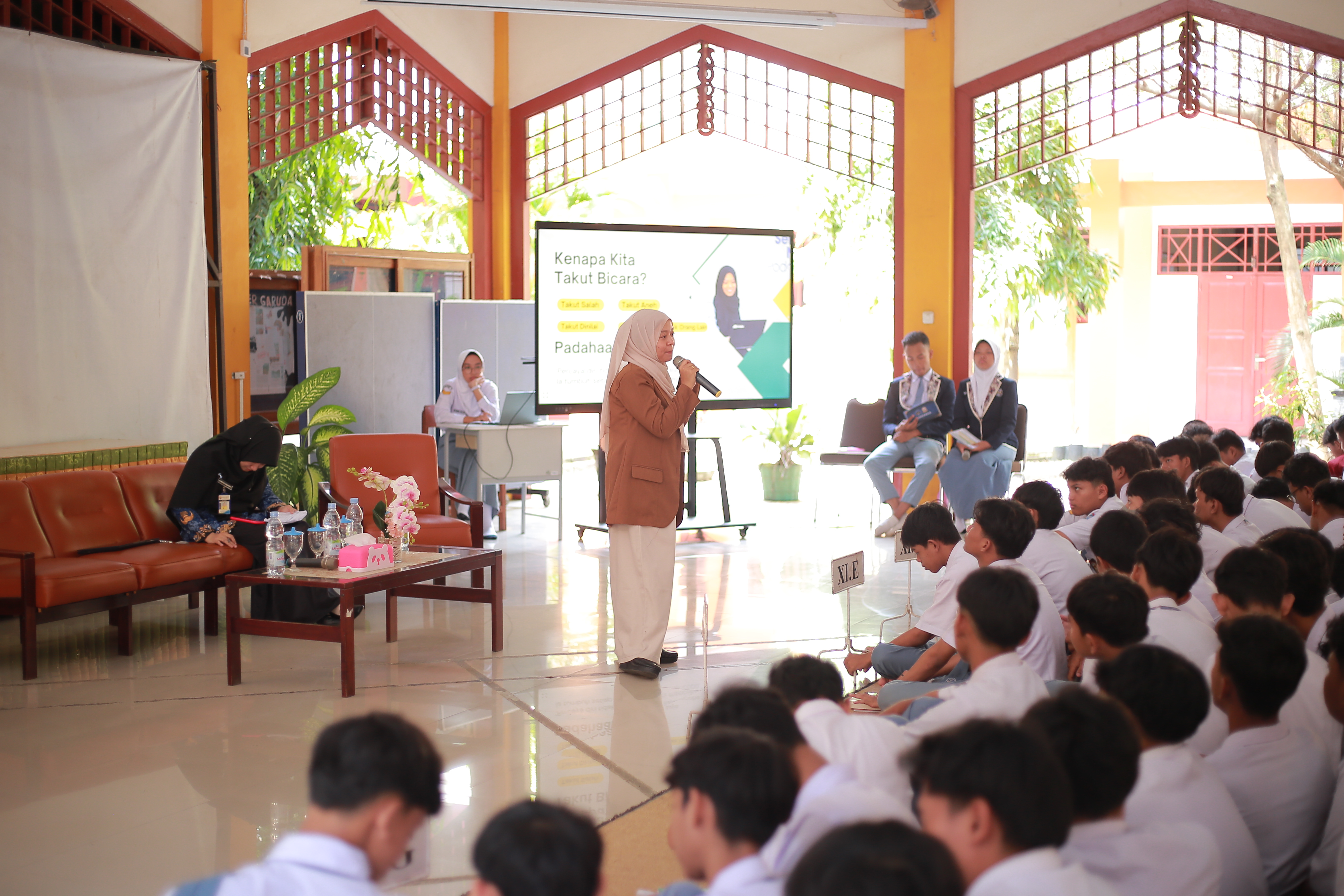 Goes to School Infobatang Soroti Pentingnya Kesehatan Mental Generasi Z