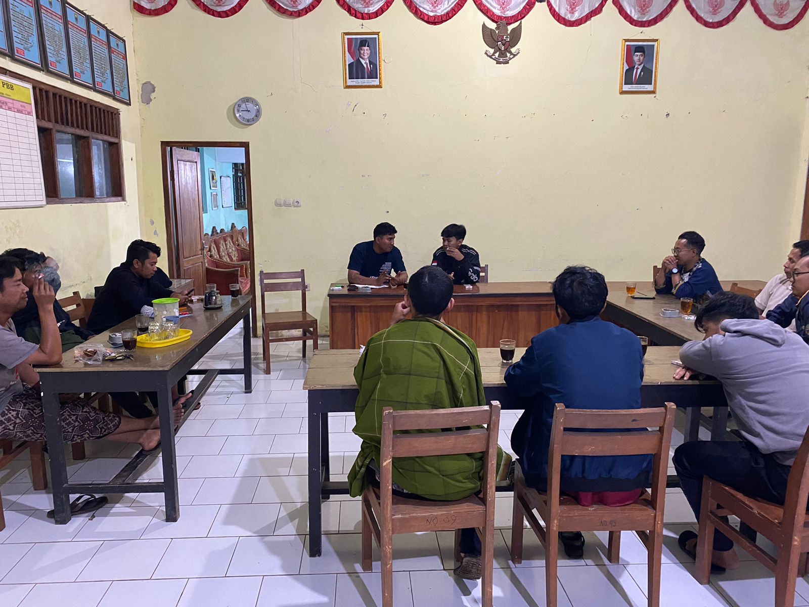 Empat tahun menjadi buruh : merawat harapan ditengah upah murah dan demokrasi yang menyempit