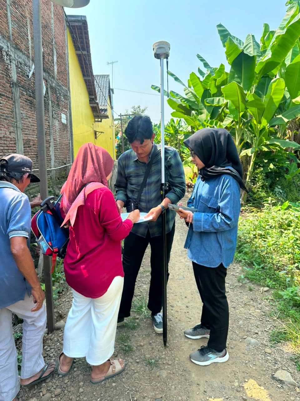 Kantor Pertanahan Kabupaten Batang Melaksanakan Pengukuran Rutin di Desa Kasepuhan, Kecamatan Batang