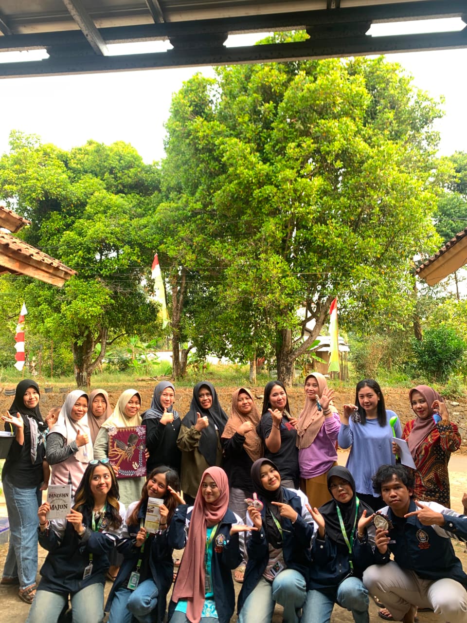 Dukung SDGs 12, Mahasiswa KKN Undip Latih Warga Tumbrep Olah Limbah Tekstil