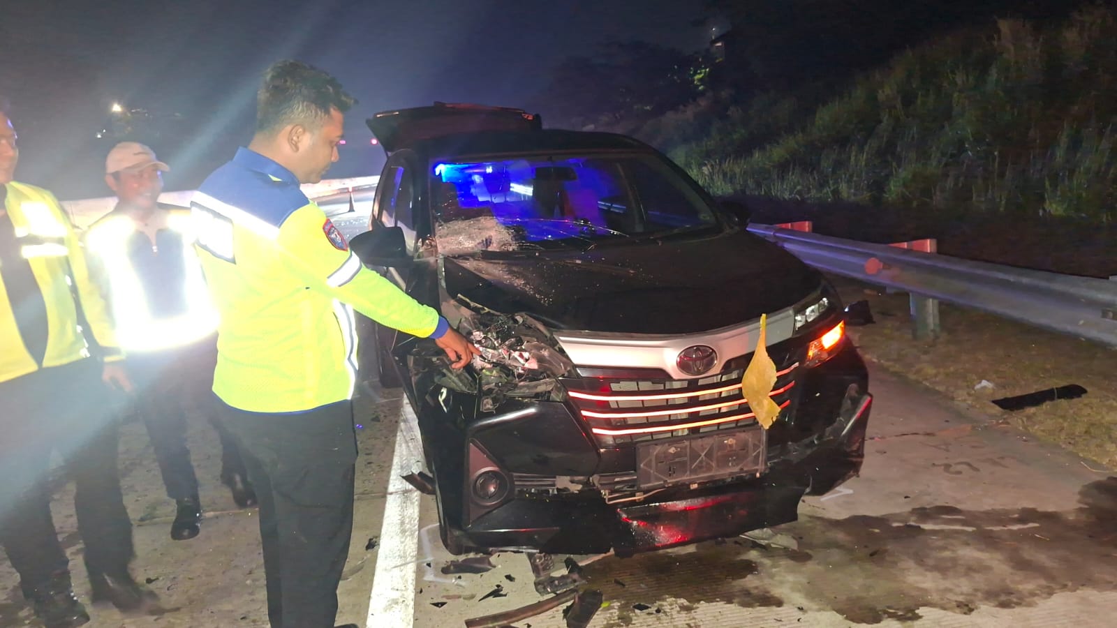 Tabrakan Beruntun di KM 379 Tol Batang-Semarang, Tiga Penumpang Ambulans Tewas di TKP