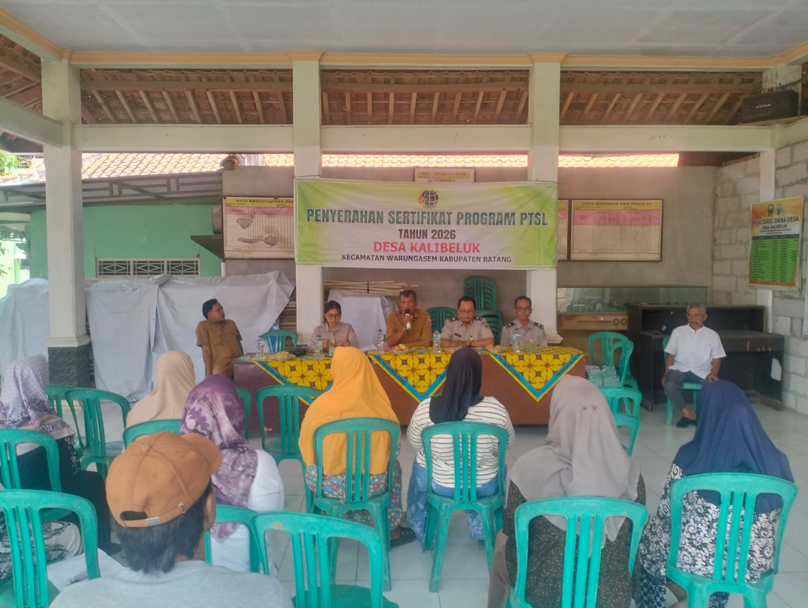 Kantor Pertanahan Kab. Batang Serahkan Sertipikat PTSL 2026 Kepada Masyarakat Desa Kalibeluk Kec. Warungasem
