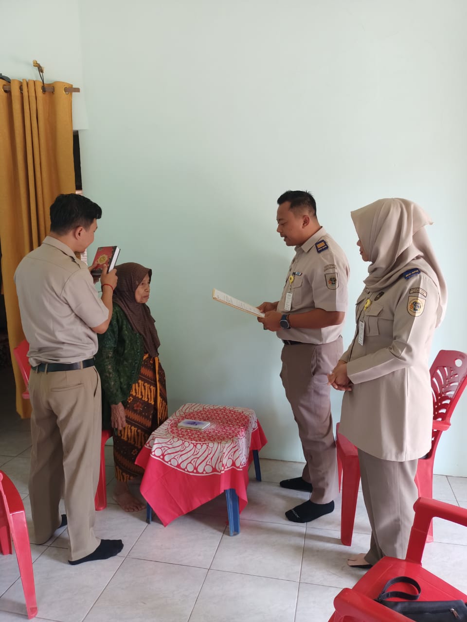 Kantor Pertanahan Kab. Batang Serahkan Sertipikat PTSL 2026 Kepada Masyarakat Desa Kalibeluk Kecamatan Warungasem