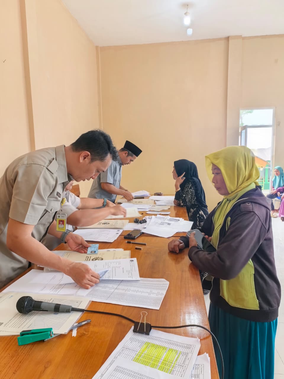 Kantor Pertanahan Kab. Batang Serahkan Sertipikat PTSL 2026 Kepada Masyarakat Desa Soka Kecamatan Bawang