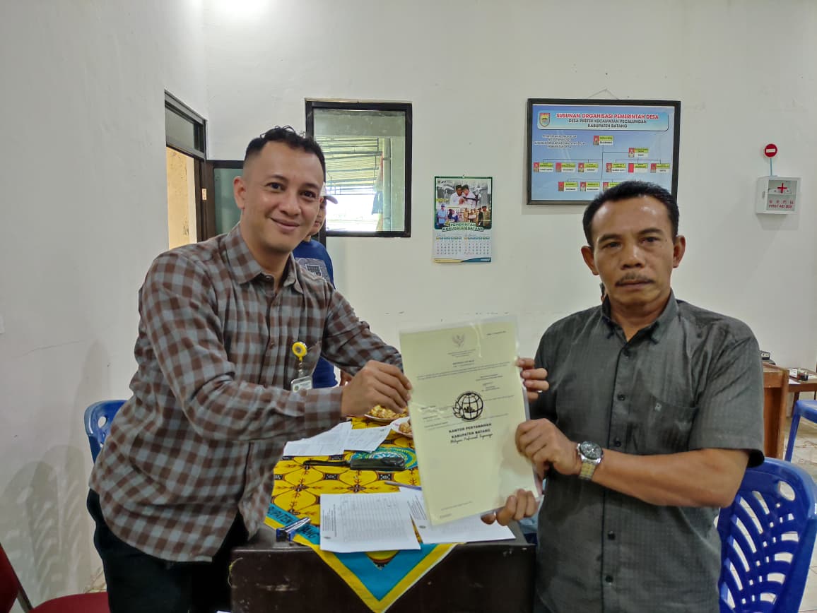 Kepastian Hukum Untuk Masyarakat : Kantor Pertanahan Kab. Batang Serahkan Sertipikat PTSL 2026 di Desa Pretek Kecamatan Pecalungan