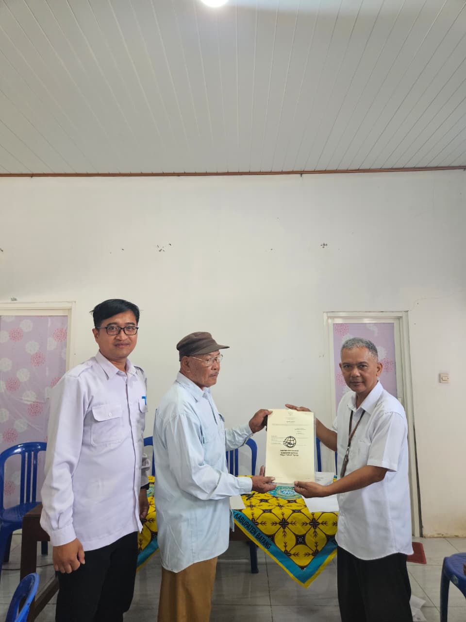 Kepastian Hukum untuk Masyarakat, Kantah Kab. Batang Serahkan 83 Sertipikat PTSL di Desa Sumurbanger Kecamatan Tersono