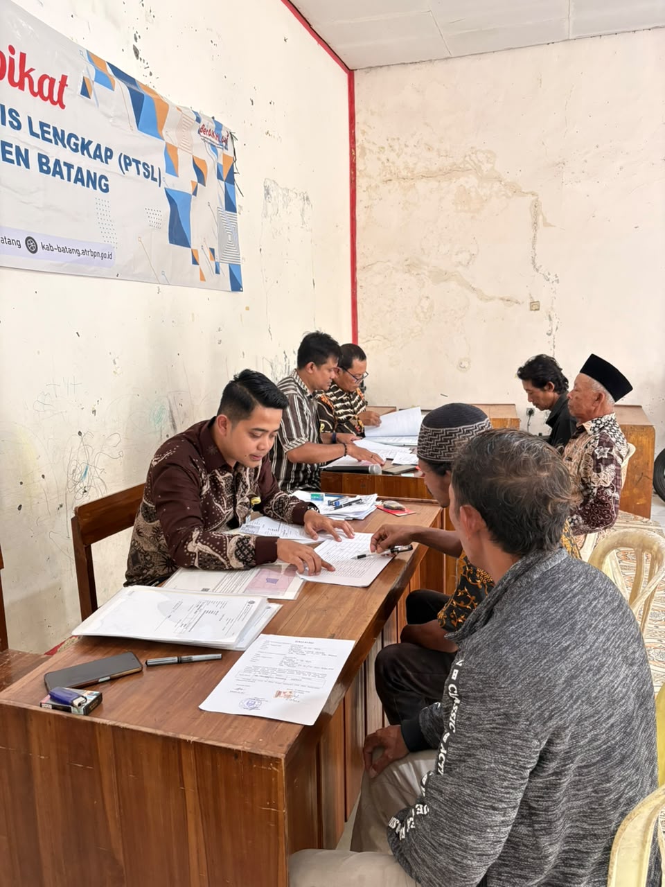 Kepastian Hukum untuk Masyarakat, Kantah Kab. Batang Serahkan Sertipikat PTSL di Desa Bawang Kecamatan Bawang