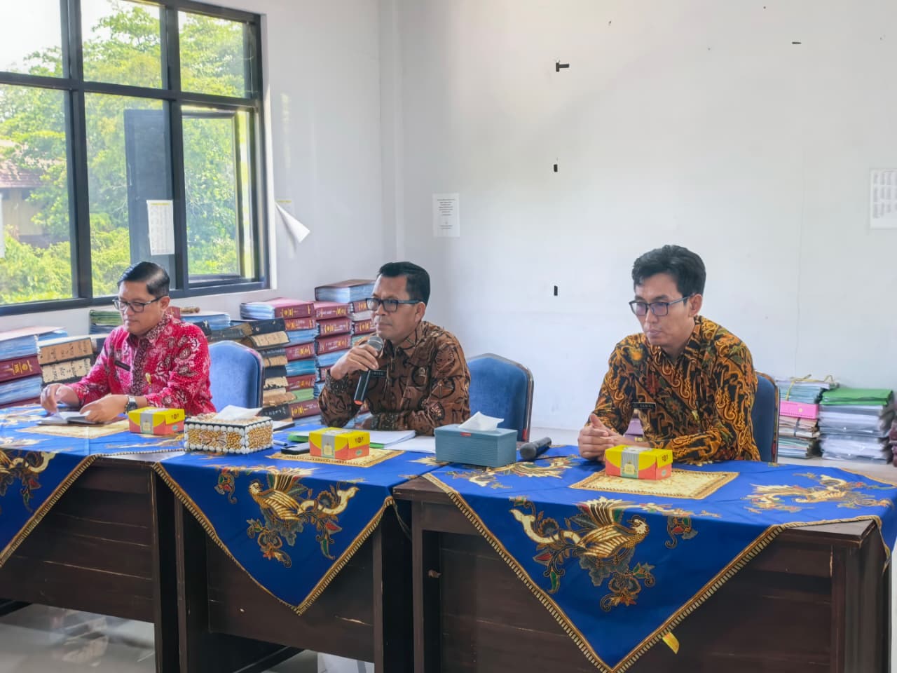 Kantor Pertanahan Kab. Batang Lakukan Penyerahan 73 Sertipikat PTSL kepada Masyarakat Kelurahan Kauman Kec. Batang, Wujud Nyata Kepastian Hukum Hak Atas Tanah