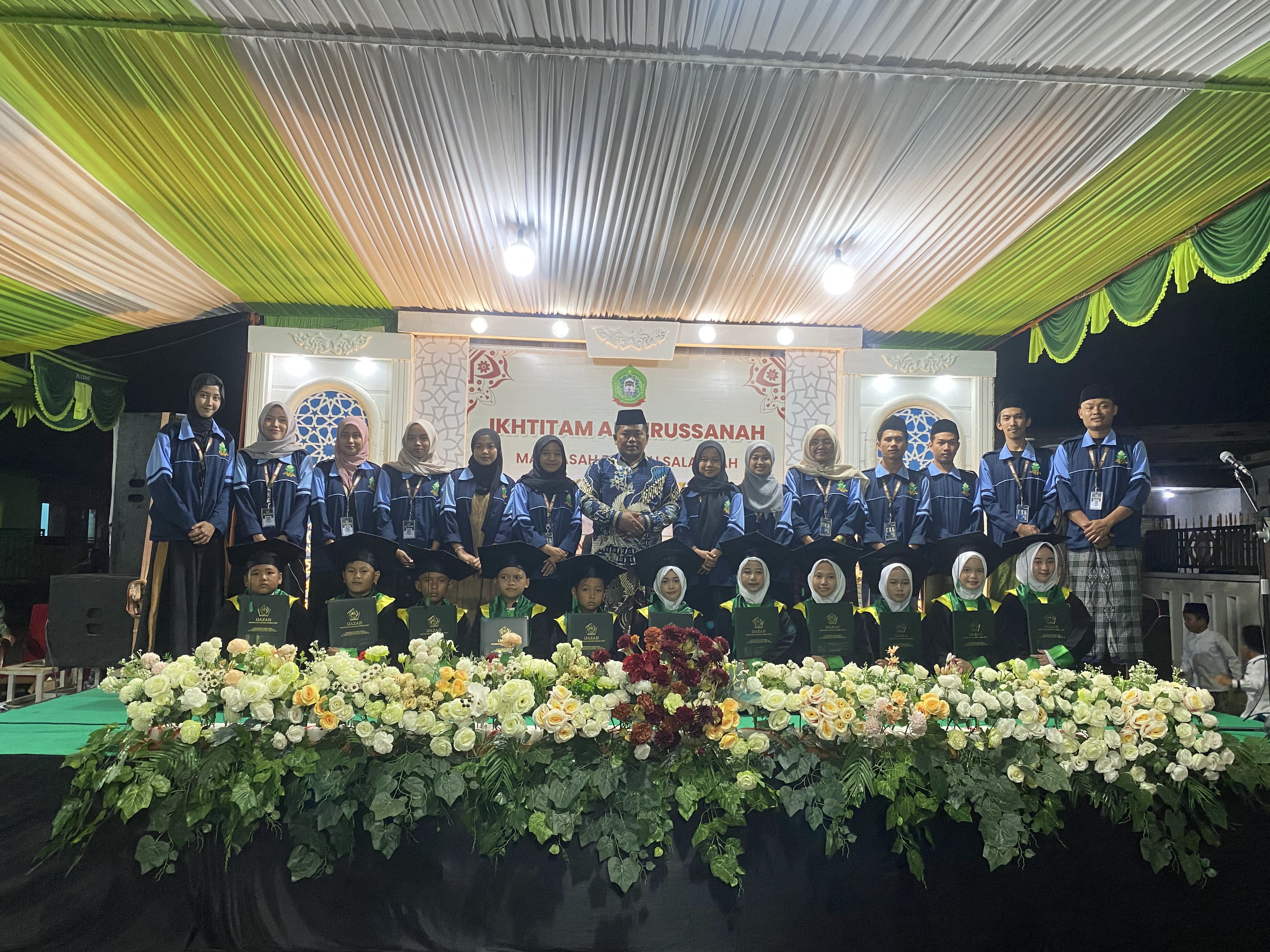 SEMANGAT KHIDMAH DAN KEBERSAMAAN MAHASISWA UIN WALISONGO SEMARANG DALAM MENYUKSESKAN AKHIRUSSANAH MADRASAH DINIYAH BAITUL ULUM DLISEN