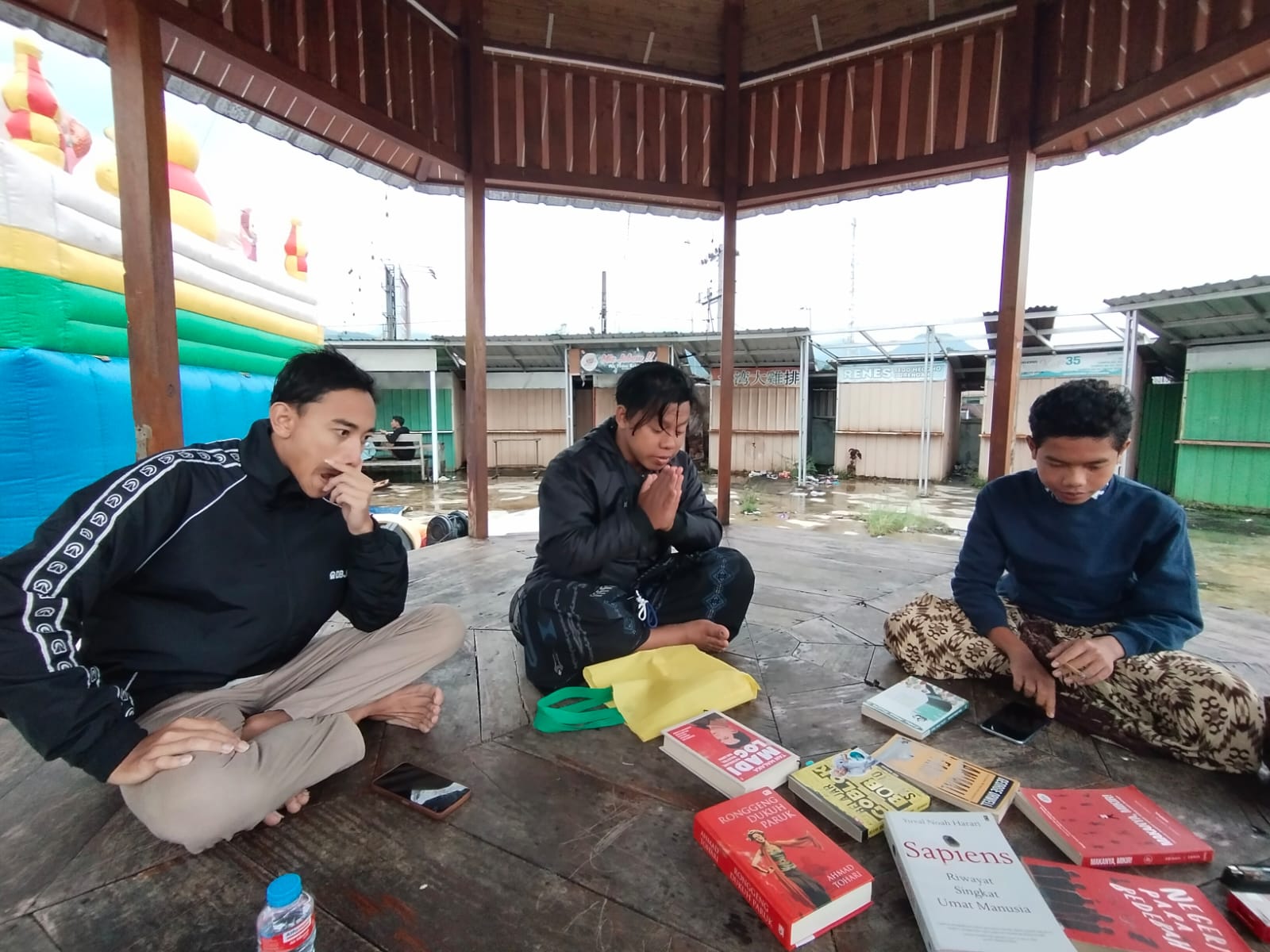 Diskusi Literasi Pasca-Lebaran, Komunitas Muda Bawang Bahas Buku hingga Sejarah Dunia